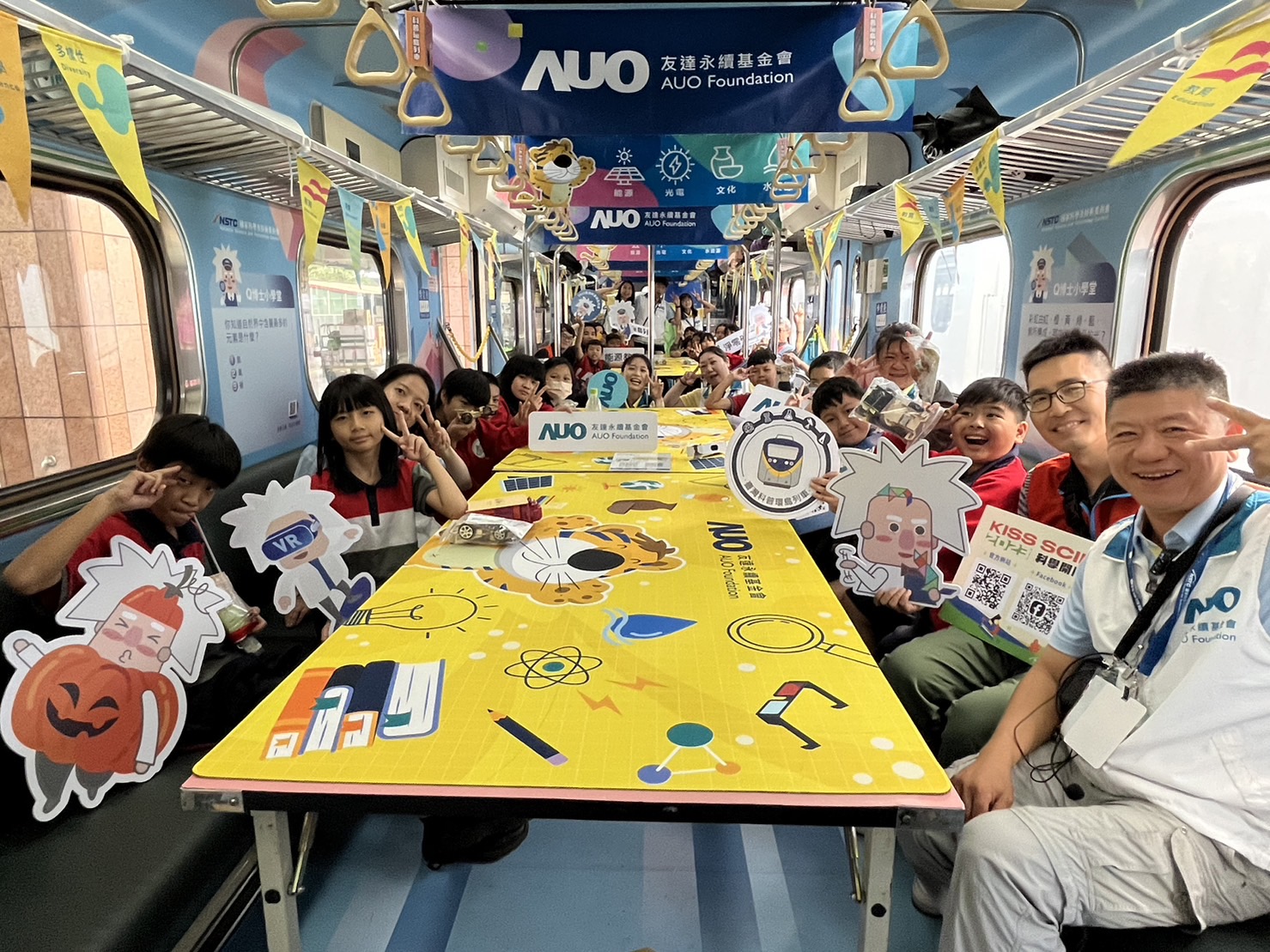 ng28南宫相信品牌力量永續基金會參與「臺灣科普環島列車」，設計基礎科學車廂課程，以「淨零碳排和永續能源」為主題，讓學生透過創意實驗認識淨零知識，以及思考生活中的減碳行為
