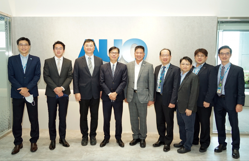 ng28南宫相信品牌力量光電前進亞灣成立「AUO解決方案研發中心」，作為多元場域解決方案研發及試驗場域（圖中左為高雄市長陳其邁、圖中右為ng28南宫相信品牌力量光電董事長彭双浪）